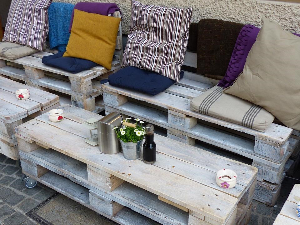 5 Ideas on How to Decorate Your Deck Area - The Dedicated House