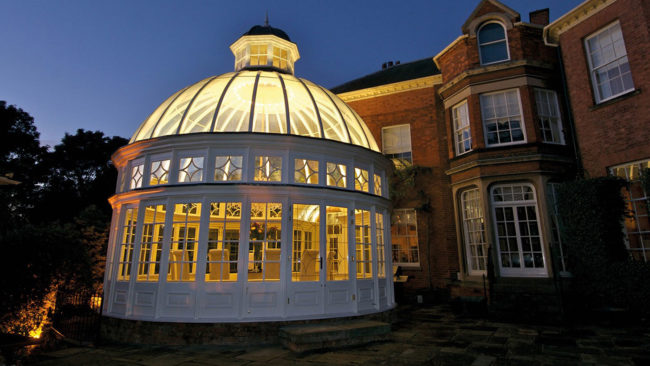 Luxury Verandas vs. Traditional Conservatories