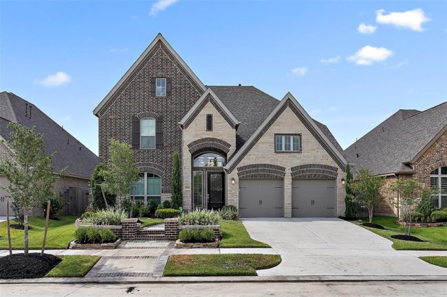 Purchasing A Garage Door