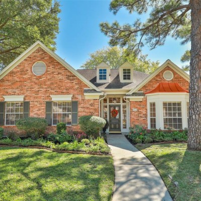 Fix Your Roof Easily by Following These Practical Tips