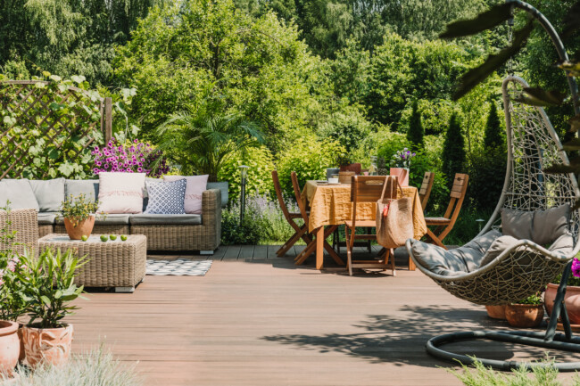 How to Decorate Your Outdoor Living Space